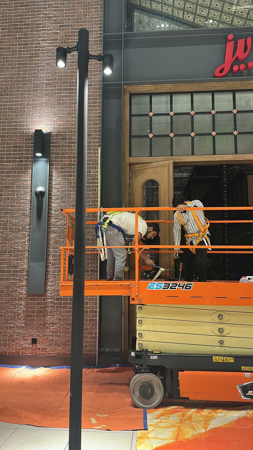 Warehouse Mall Ruby's Bulkhead Painting preparation